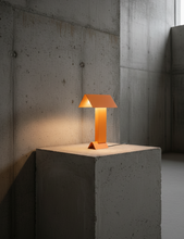 Load image into Gallery viewer, MINIMA Table Lamp